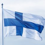 Liehuva Suomen lippu